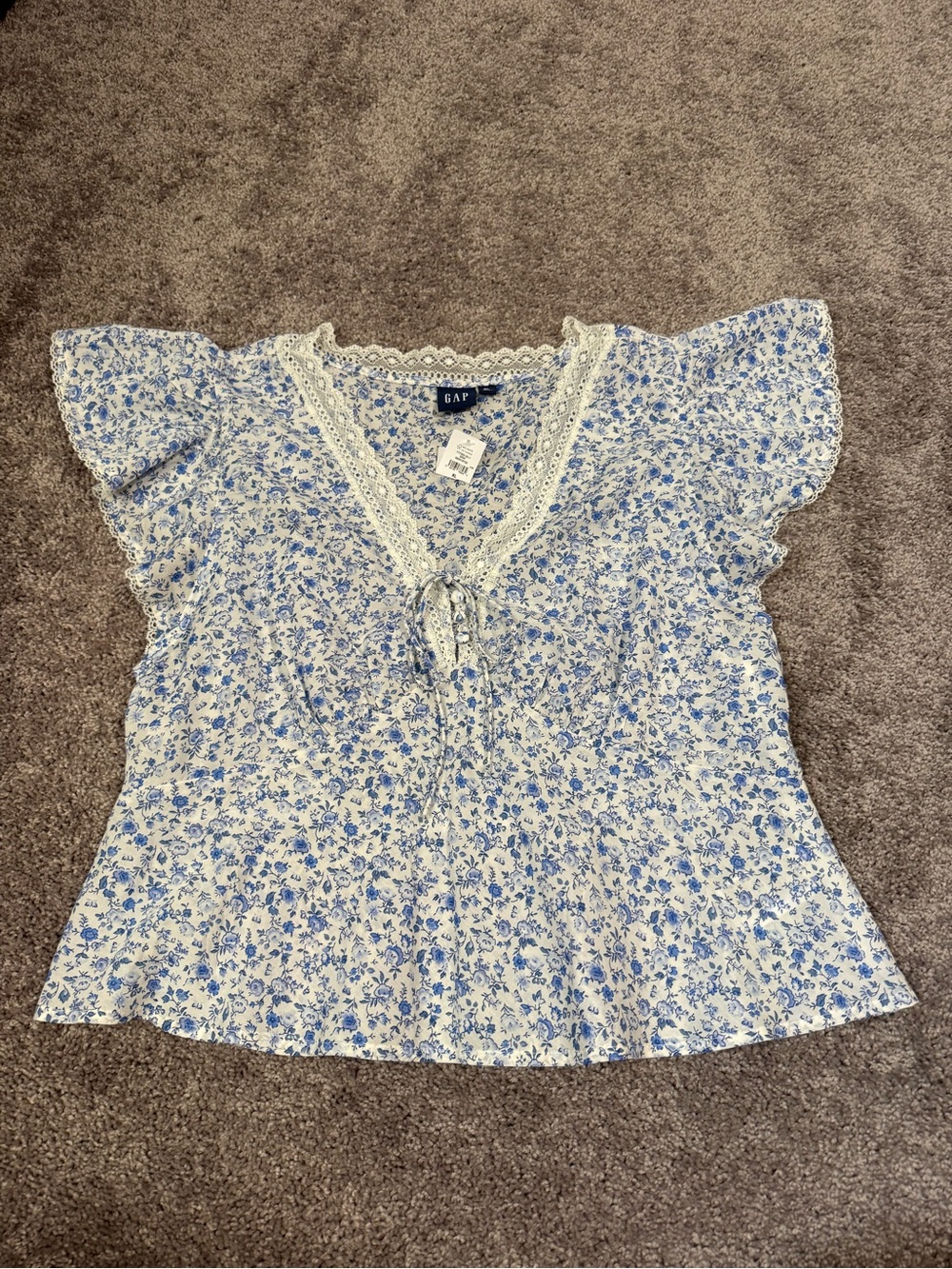 Gap NWT blue floral blouse with lace trim and tie front. Size XL #floral